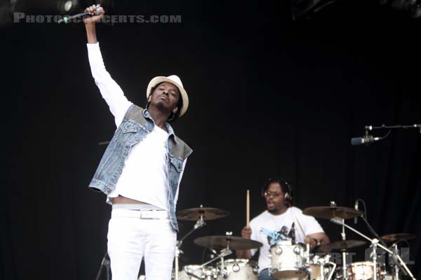 K'NAAN - 2010-08-28 - SAINT CLOUD - Domaine National - Grande Scene - 